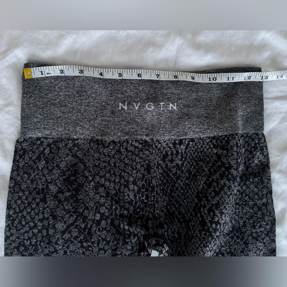 NVGTN Black Speckled Snakeskin Seamless Leggings Womens Size Medium M Gym - Picture 6 of 7